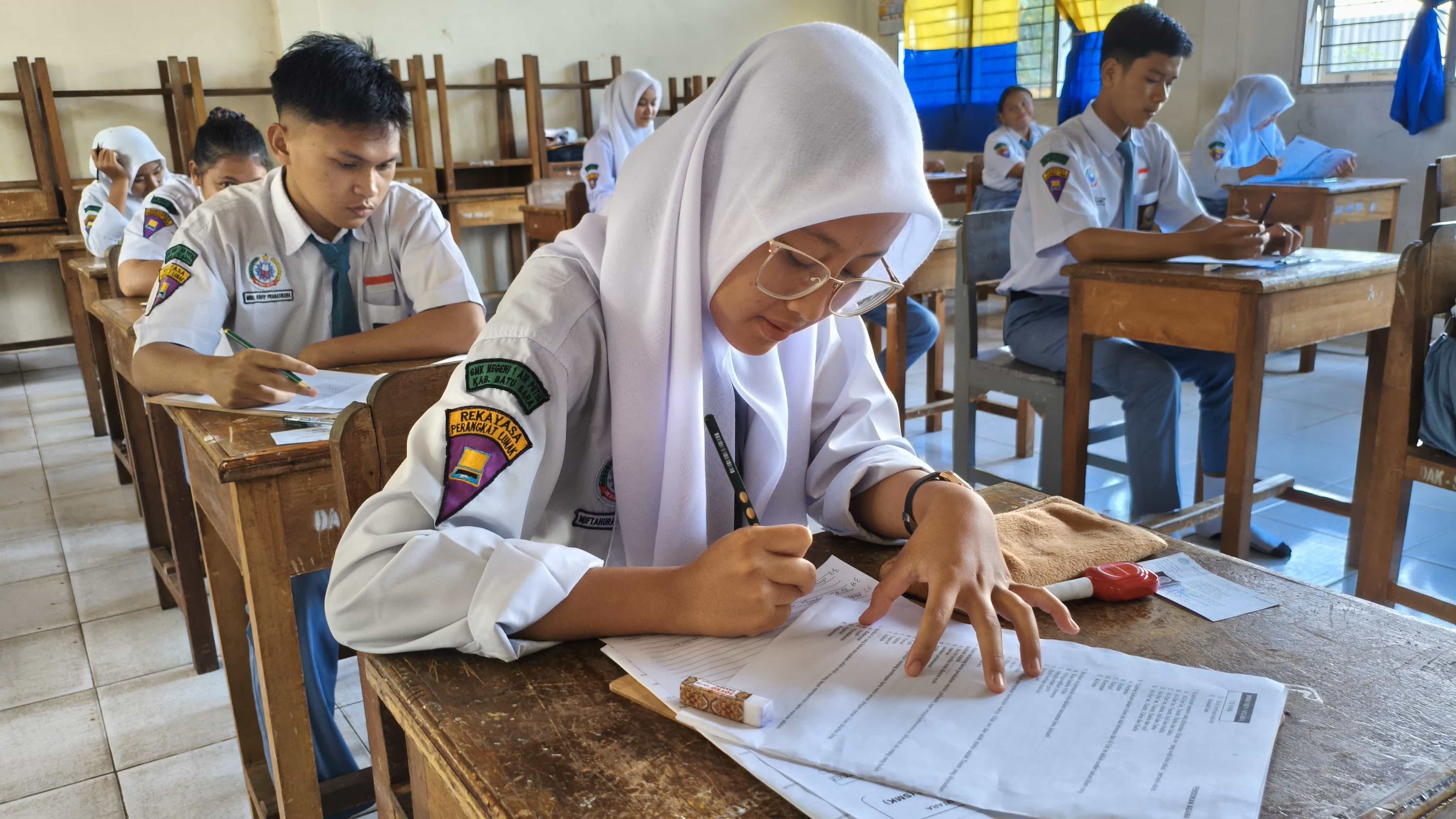 Semangat Siswa Warnai Pelaksanaan AN & US 2025 di SMK Negeri 1 Air Putih