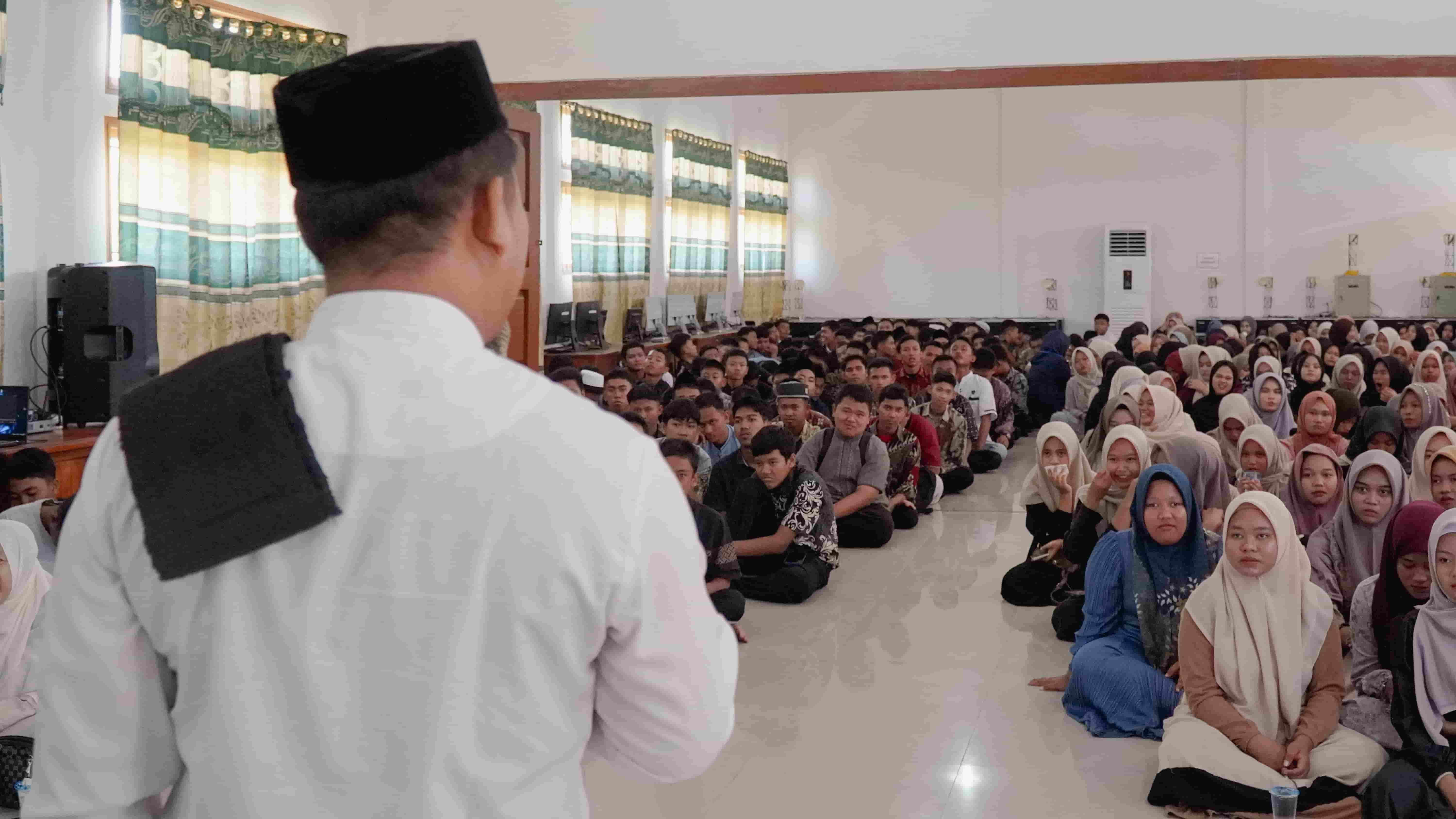 Cahaya Teladan Rasulullah Mewarnai Maulid Nabi di SMK Negeri 1 Air Putih